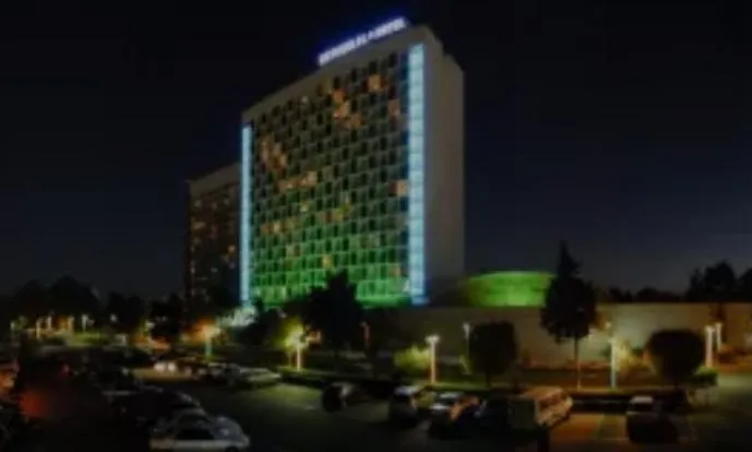 رزو هتل مناسب در تهران  پیش از خرید بلیط هواپیما کیش به تهران